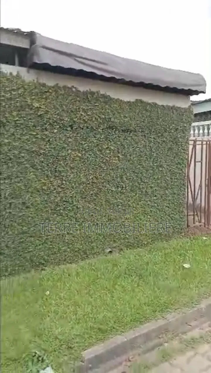 3chbre Villa dans La Terre Immobilière, Cocody à Vendre