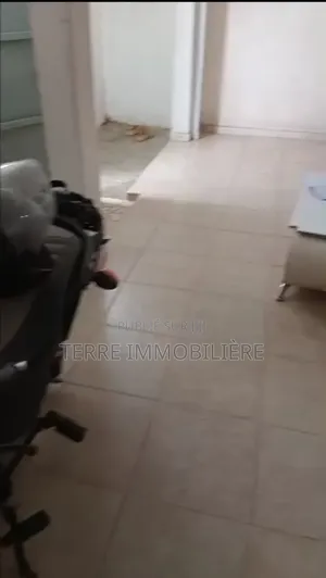 3chbre Villa dans La Terre Immobilière, Cocody à Vendre