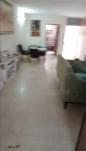 3chbre Villa dans La Terre Immobilière, Cocody à Vendre