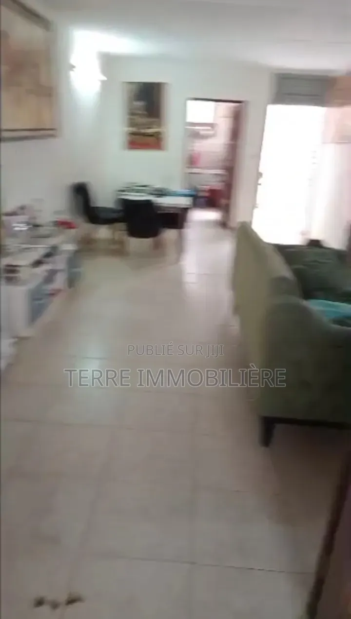 3chbre Villa dans La Terre Immobilière, Cocody à Vendre
