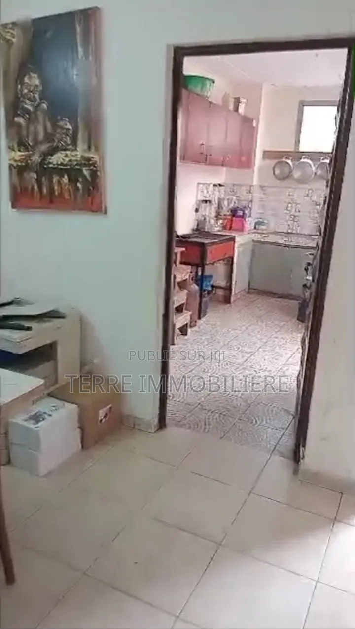 3chbre Villa dans La Terre Immobilière, Cocody à Vendre