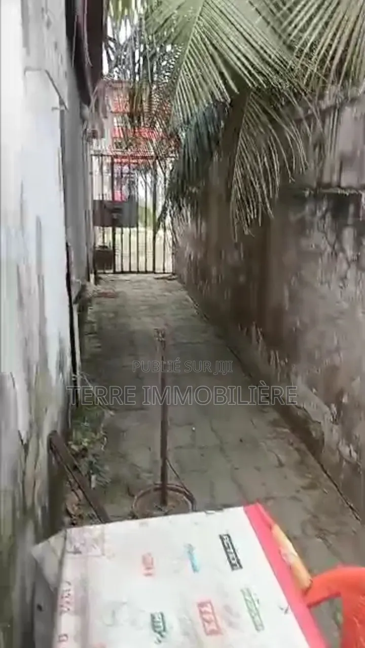3chbre Villa dans La Terre Immobilière, Cocody à Vendre