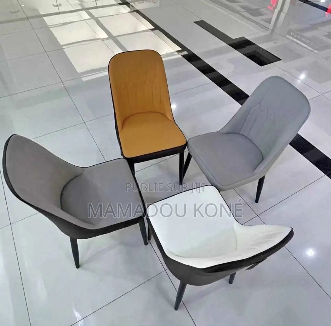 Chaise Disponible