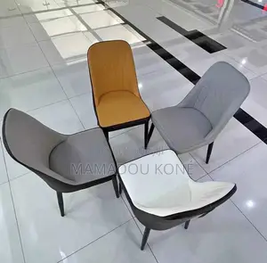 Chaise Disponible