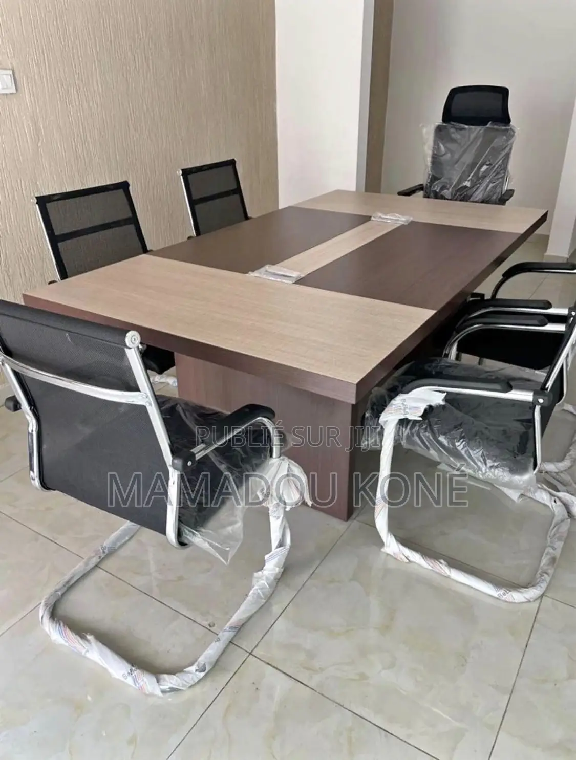 Table De Réunions