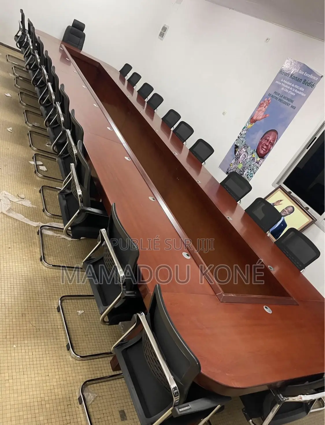 Table De Conférence Plus 24 Chaises