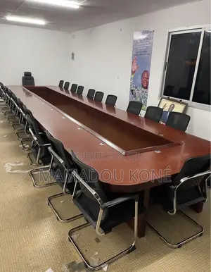 Table De Conférence Plus 24 Chaises