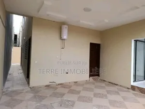 4chbre Villa dans La Terre Immobilière, Cocody à Vendre