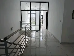 4chbre Villa dans La Terre Immobilière, Cocody à Vendre