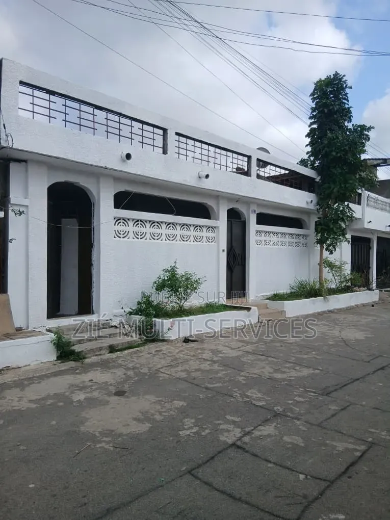 Meublé 5chbre Villa dans Zié Multi-Service, Cocody à Vendre
