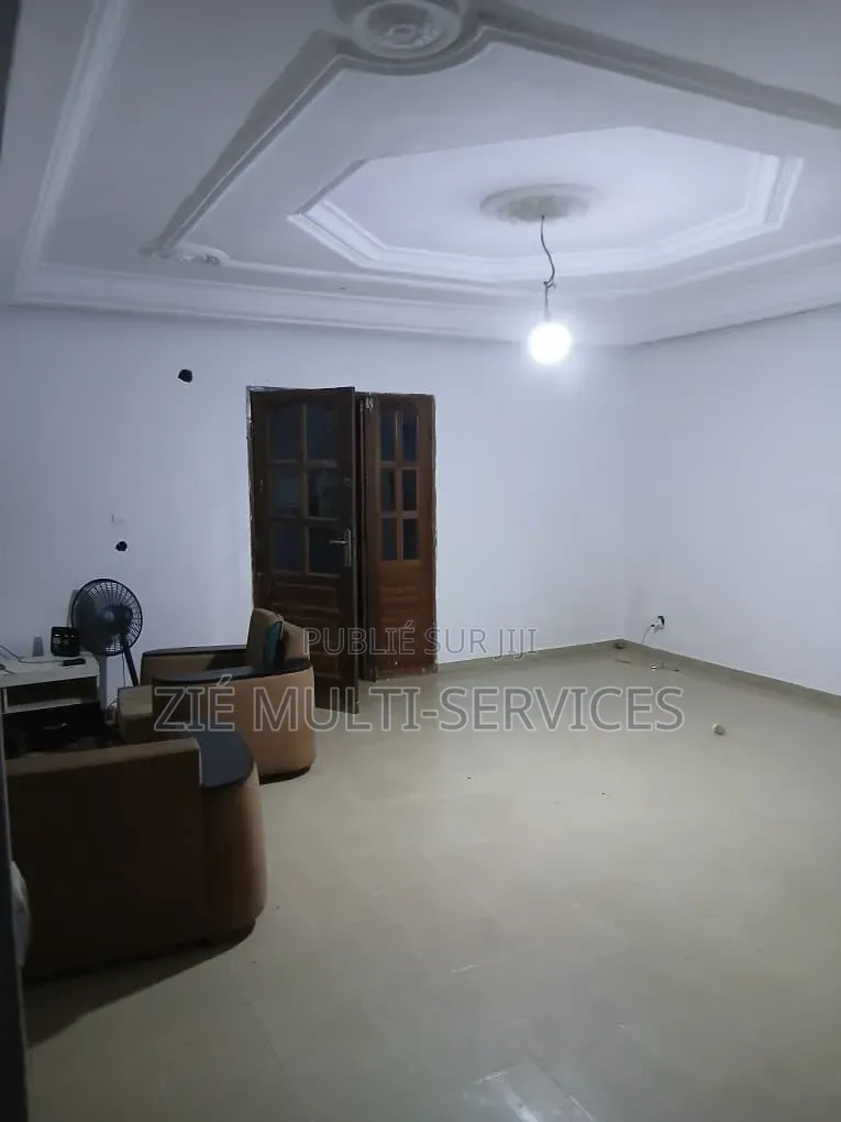 Meublé 5chbre Villa dans Zié Multi-Service, Cocody à Vendre
