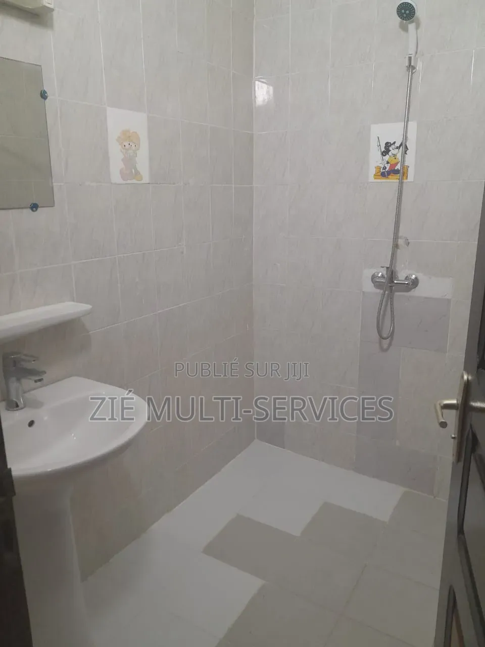 Meublé 5chbre Villa dans Zié Multi-Service, Cocody à Vendre