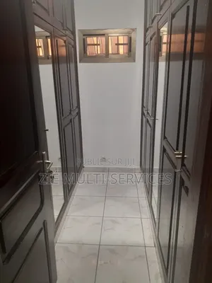 Meublé 5chbre Villa dans Zié Multi-Service, Cocody à Vendre