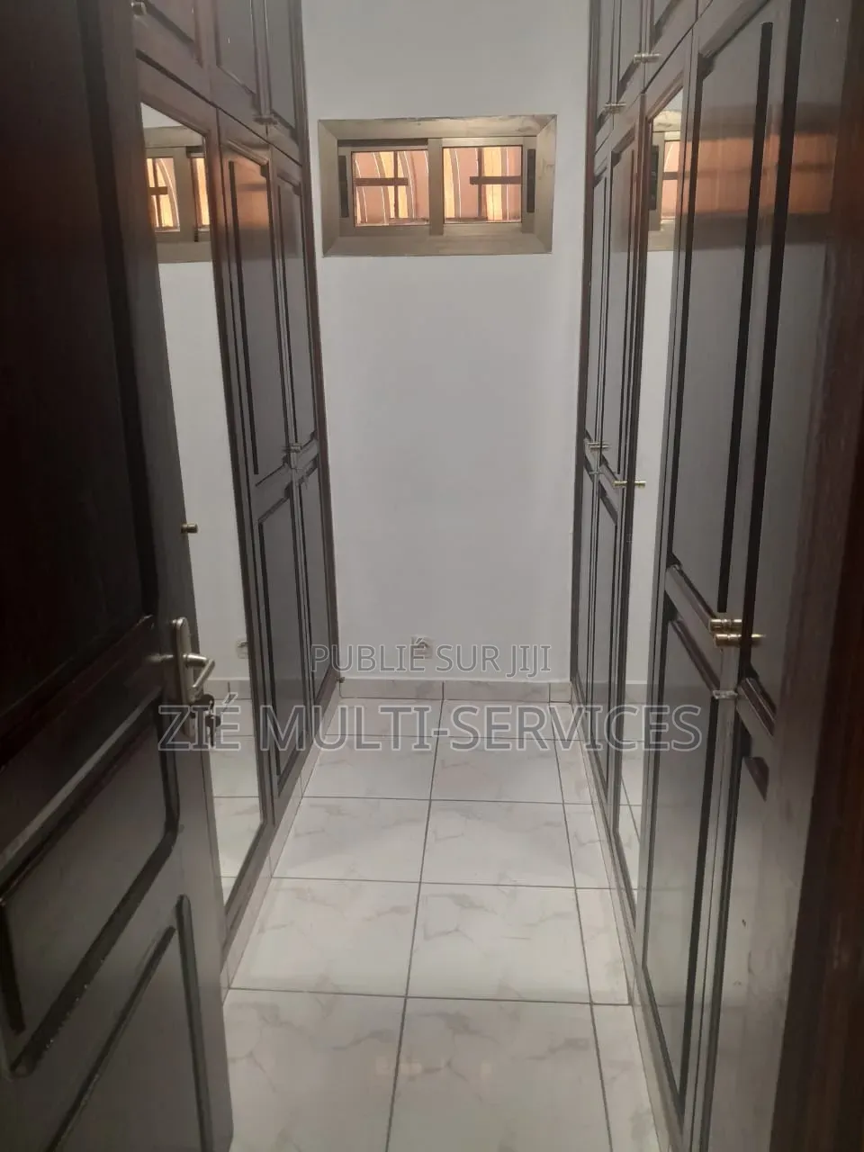 Meublé 5chbre Villa dans Zié Multi-Service, Cocody à Vendre