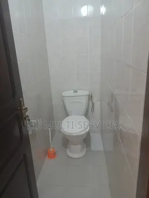 Meublé 5chbre Villa dans Zié Multi-Service, Cocody à Vendre