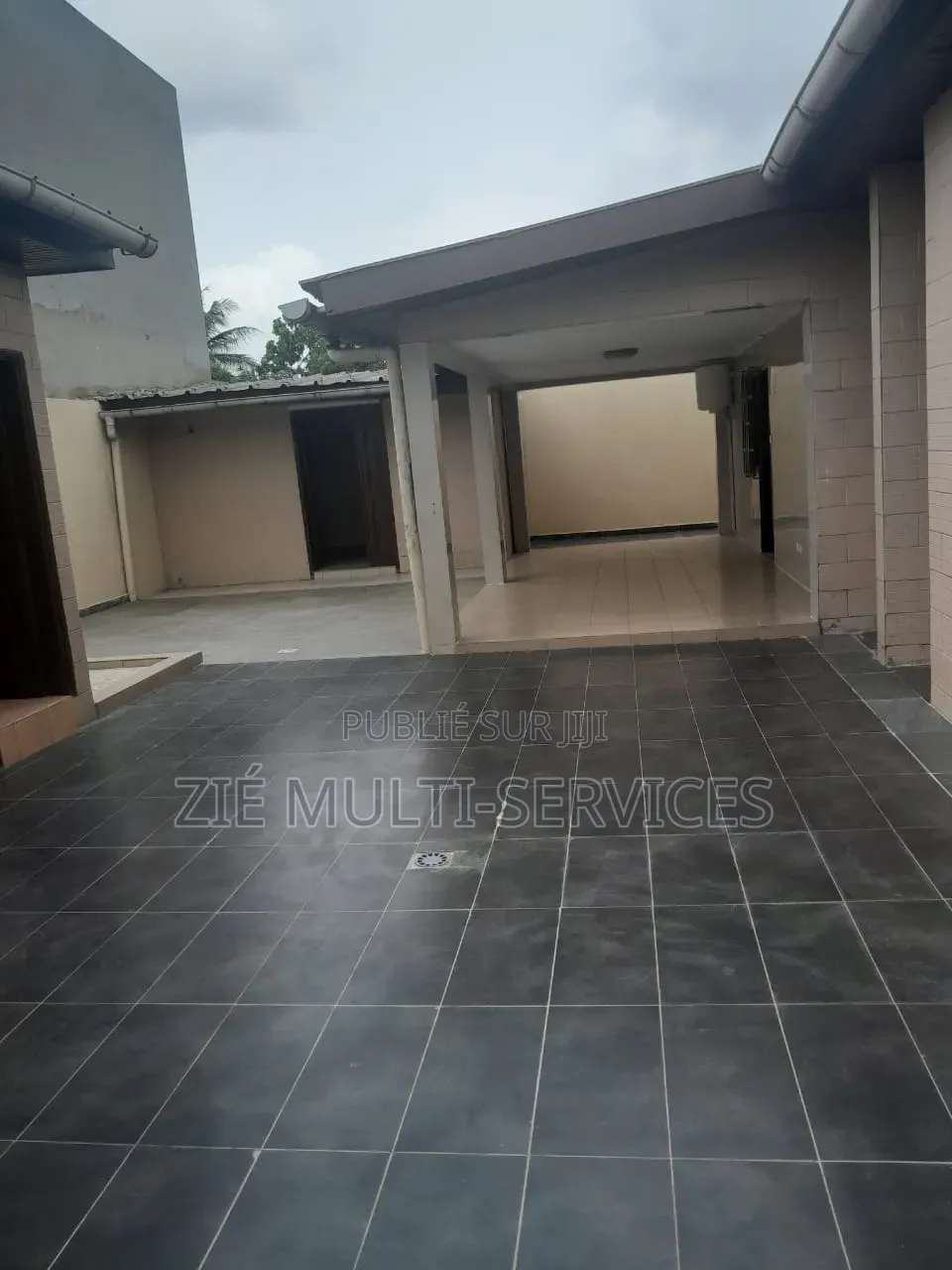 Meublé 5chbre Villa dans Zié Multi-Service, Cocody à Vendre