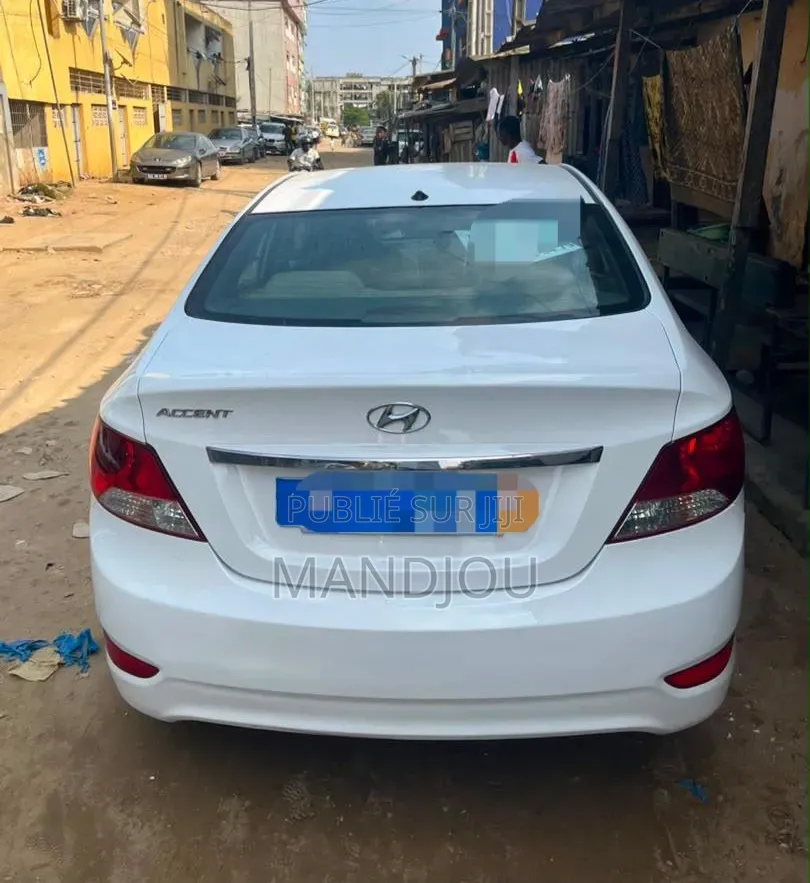 Hyundai Accent 2015 Blanc