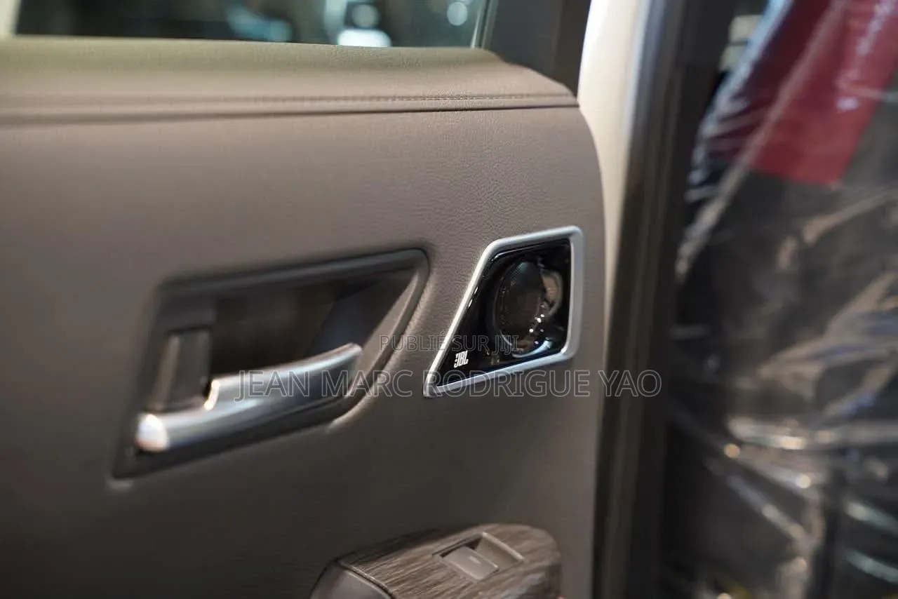 Nouveau Toyota Land Cruiser 2026 Blanc cassé