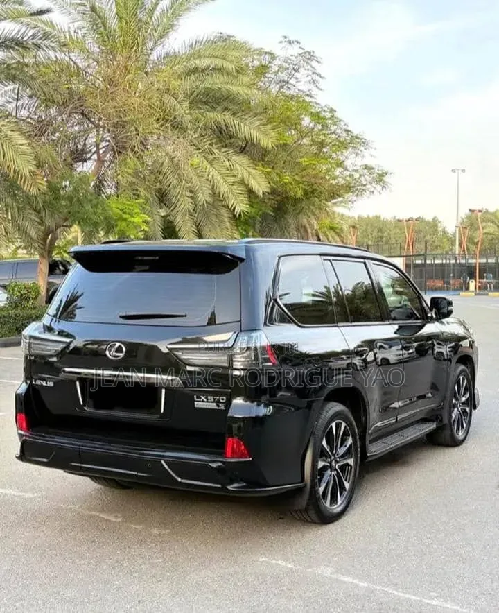 Lexus LX 2021 Noir