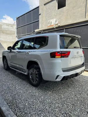 Nouveau Toyota Land Cruiser 2025 Blanc cassé
