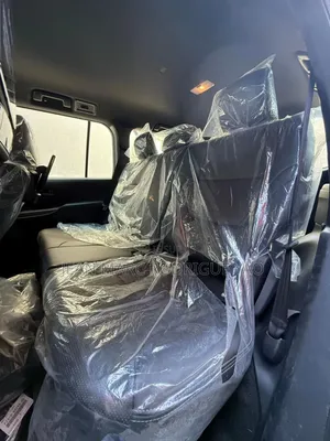 Nouveau Toyota Land Cruiser 2025 Blanc cassé