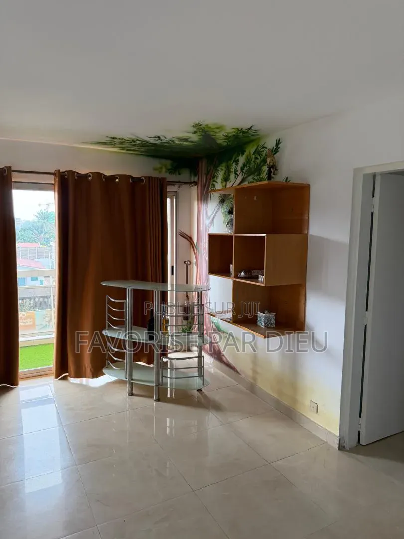 Meublé 2chbre Appartement dans Cocody à Louer