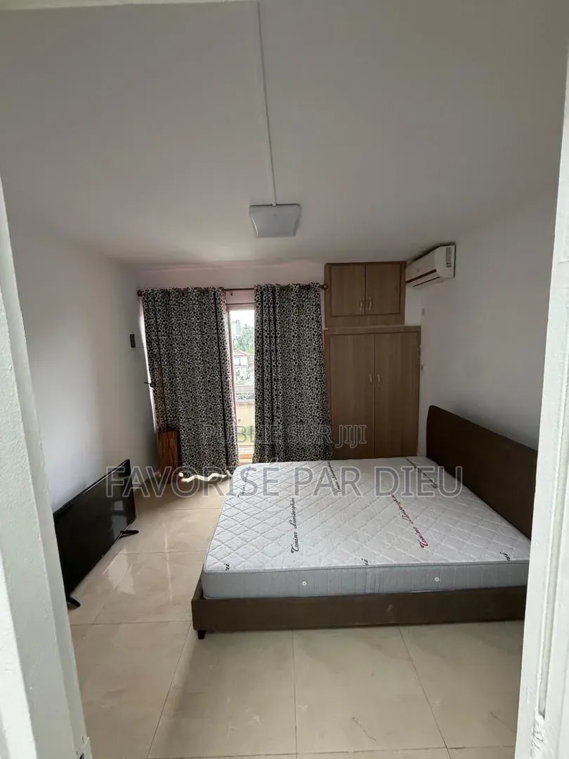 Meublé 2chbre Appartement dans Cocody à Louer