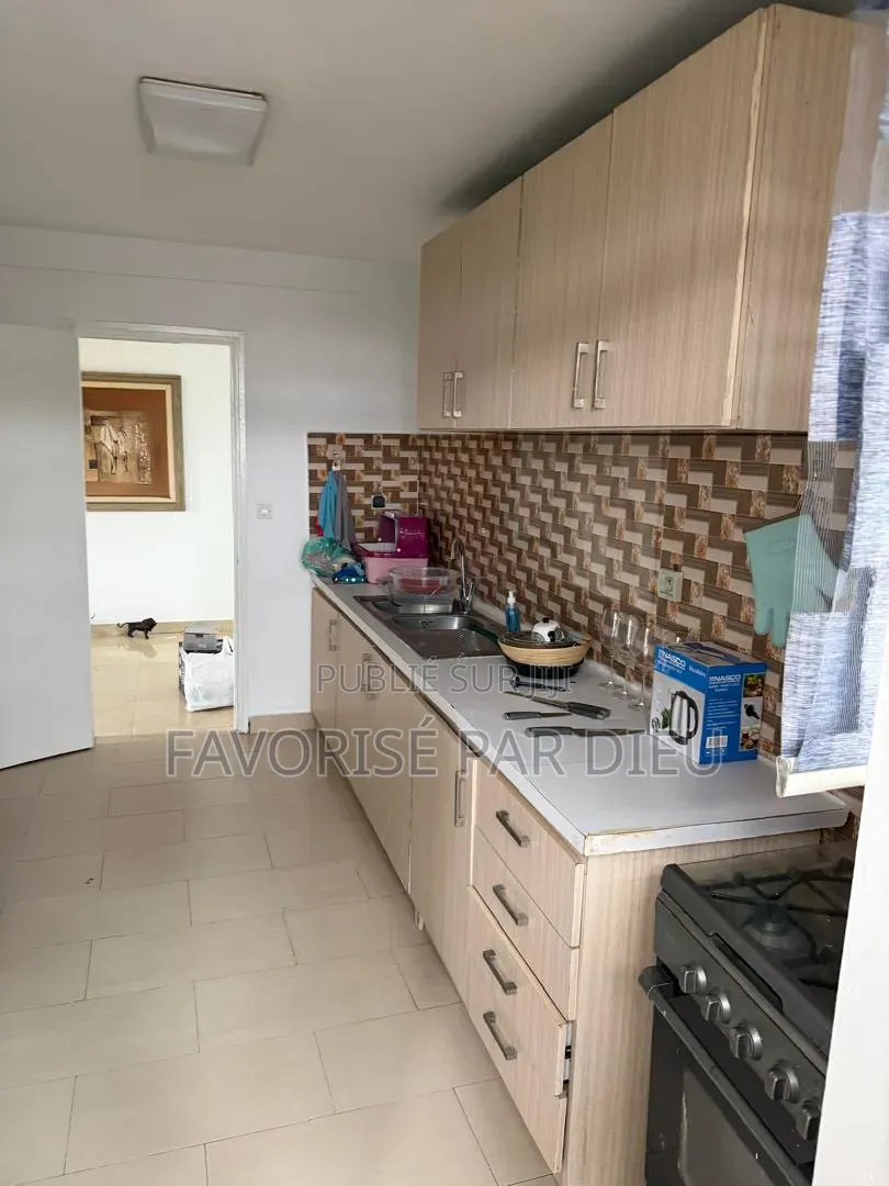 Meublé 2chbre Appartement dans Cocody à Louer