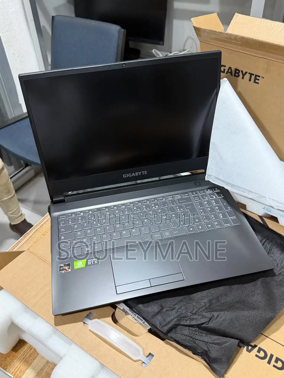 Nouveau Ordinateur portable Gigabyte A5 16GB AMD Ryzen 9 SSD 512GB