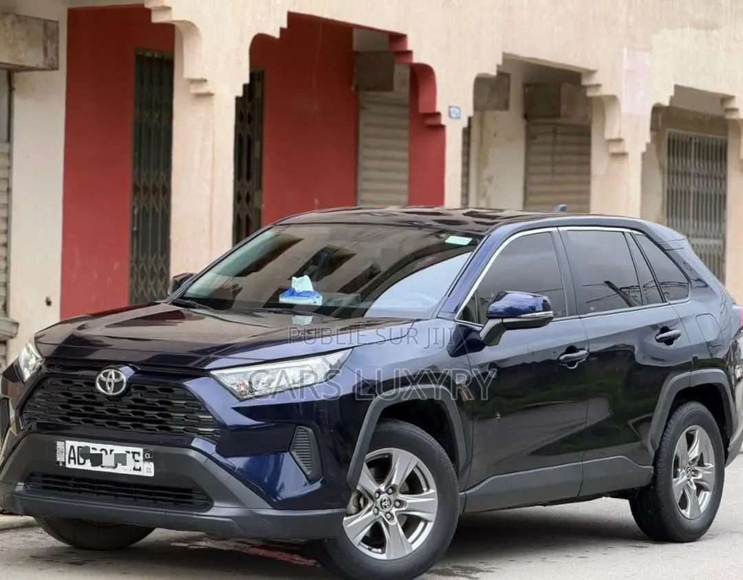 Toyota RAV4 LE 2022 Bleu