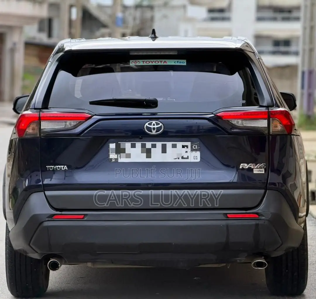 Toyota RAV4 LE 2022 Bleu