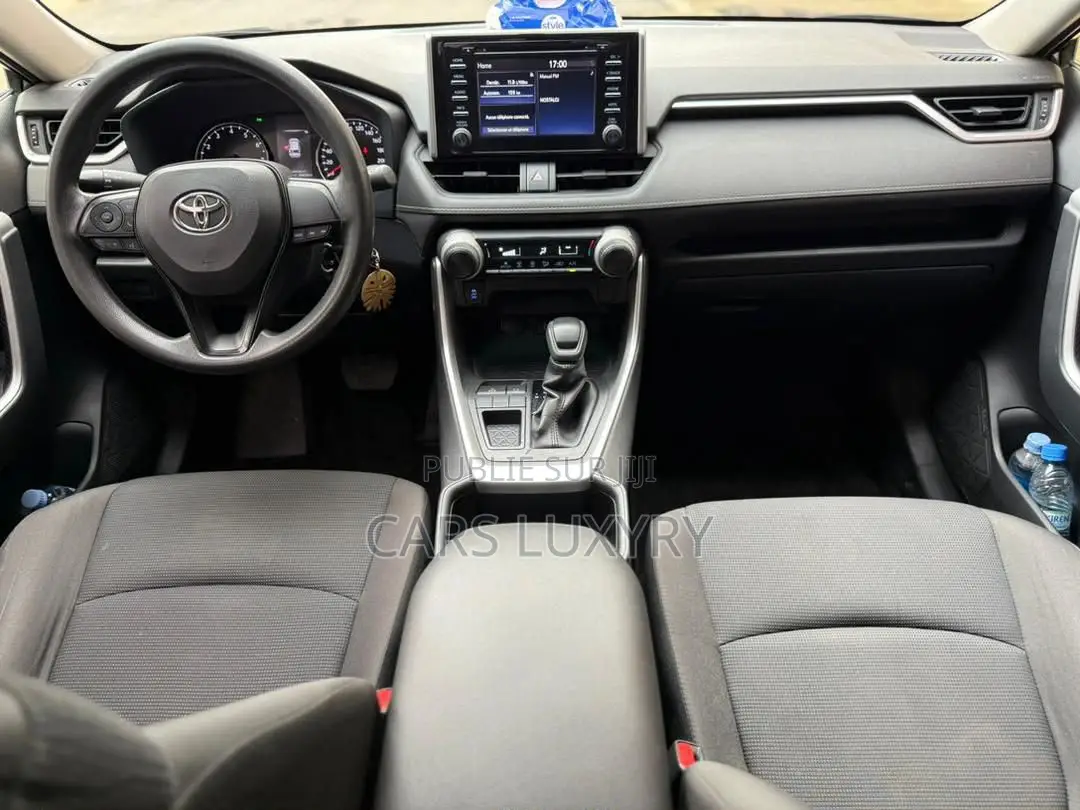 Toyota RAV4 LE 2022 Bleu