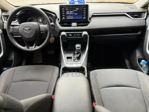 Toyota RAV4 LE 2022 Bleu