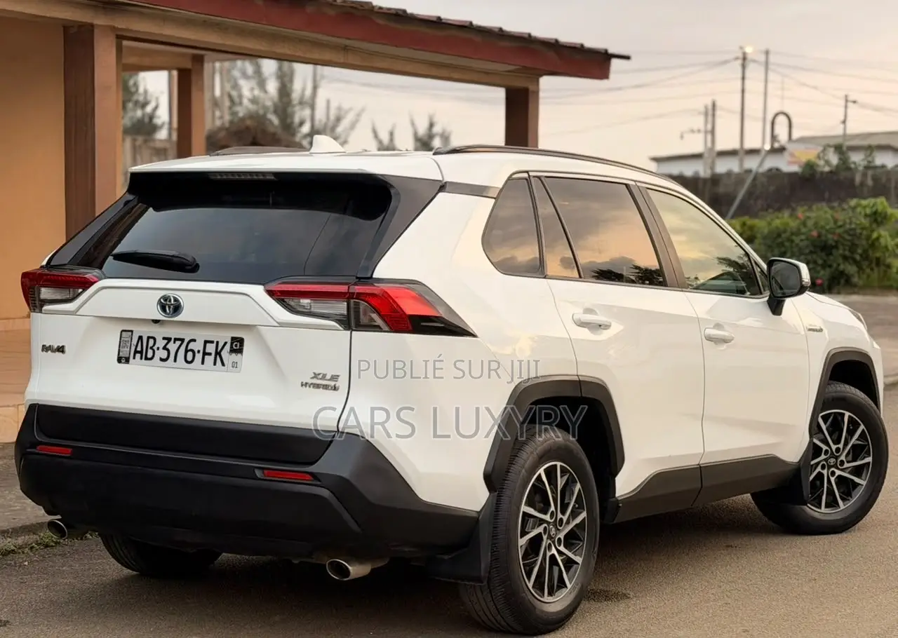 Toyota RAV4 XLE 2022 Blanc