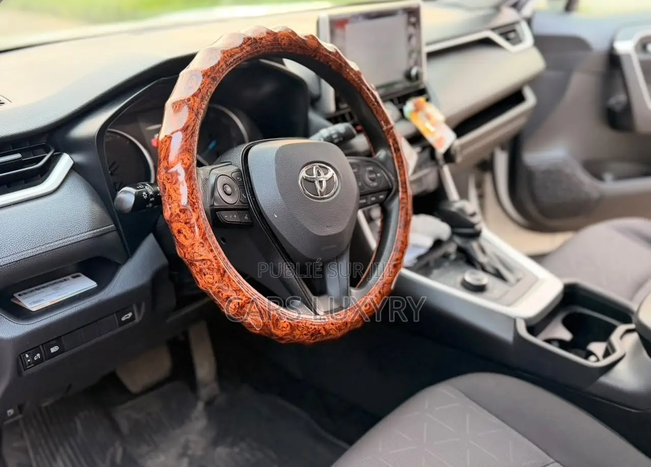 Toyota RAV4 XLE 2022 Blanc