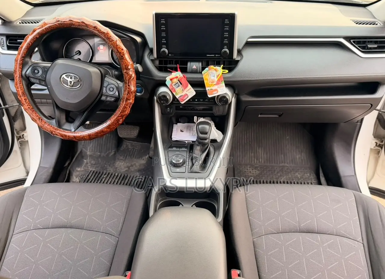 Toyota RAV4 XLE 2022 Blanc