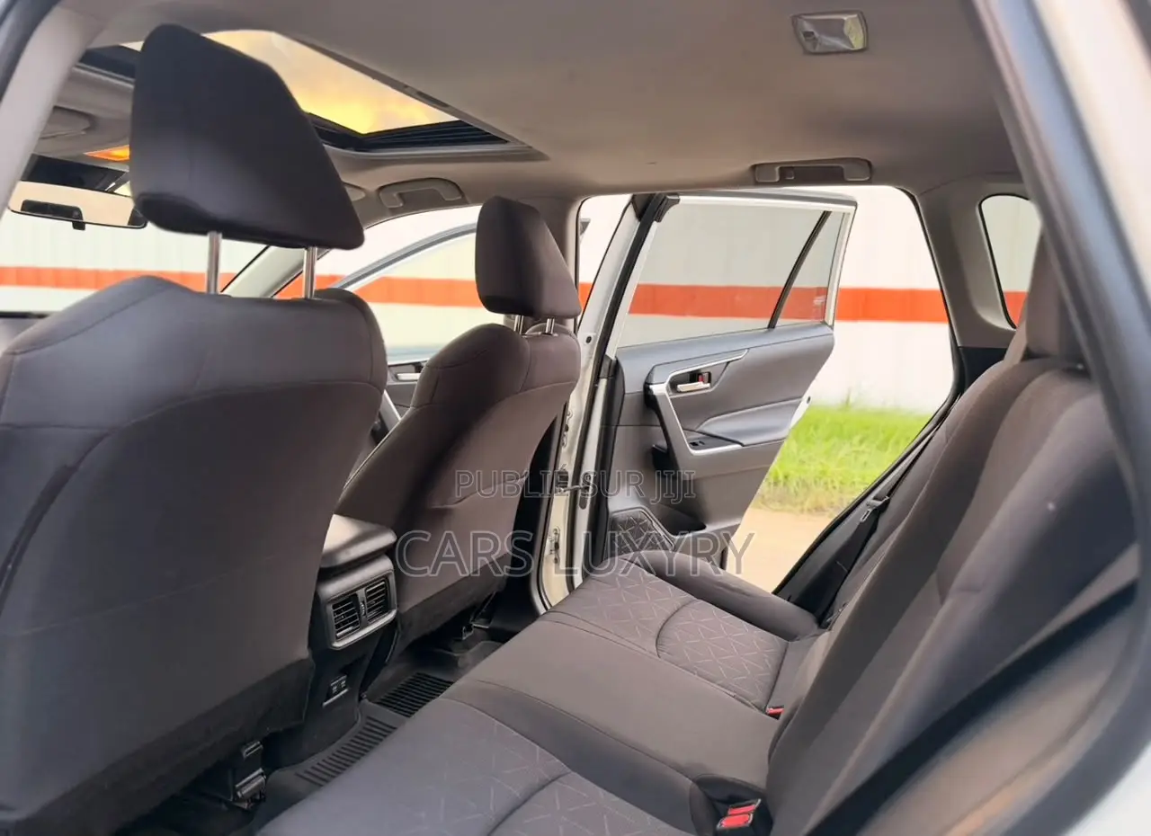 Toyota RAV4 XLE 2022 Blanc