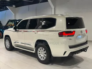Nouveau Toyota Land Cruiser 2025 Blanc cassé