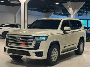Nouveau Toyota Land Cruiser 2025 Blanc cassé