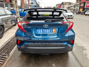 Toyota C-HR 2018 Bleu