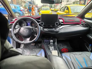 Toyota C-HR 2018 Bleu