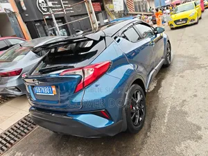 Toyota C-HR 2018 Bleu
