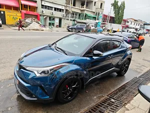 Toyota C-HR 2018 Bleu