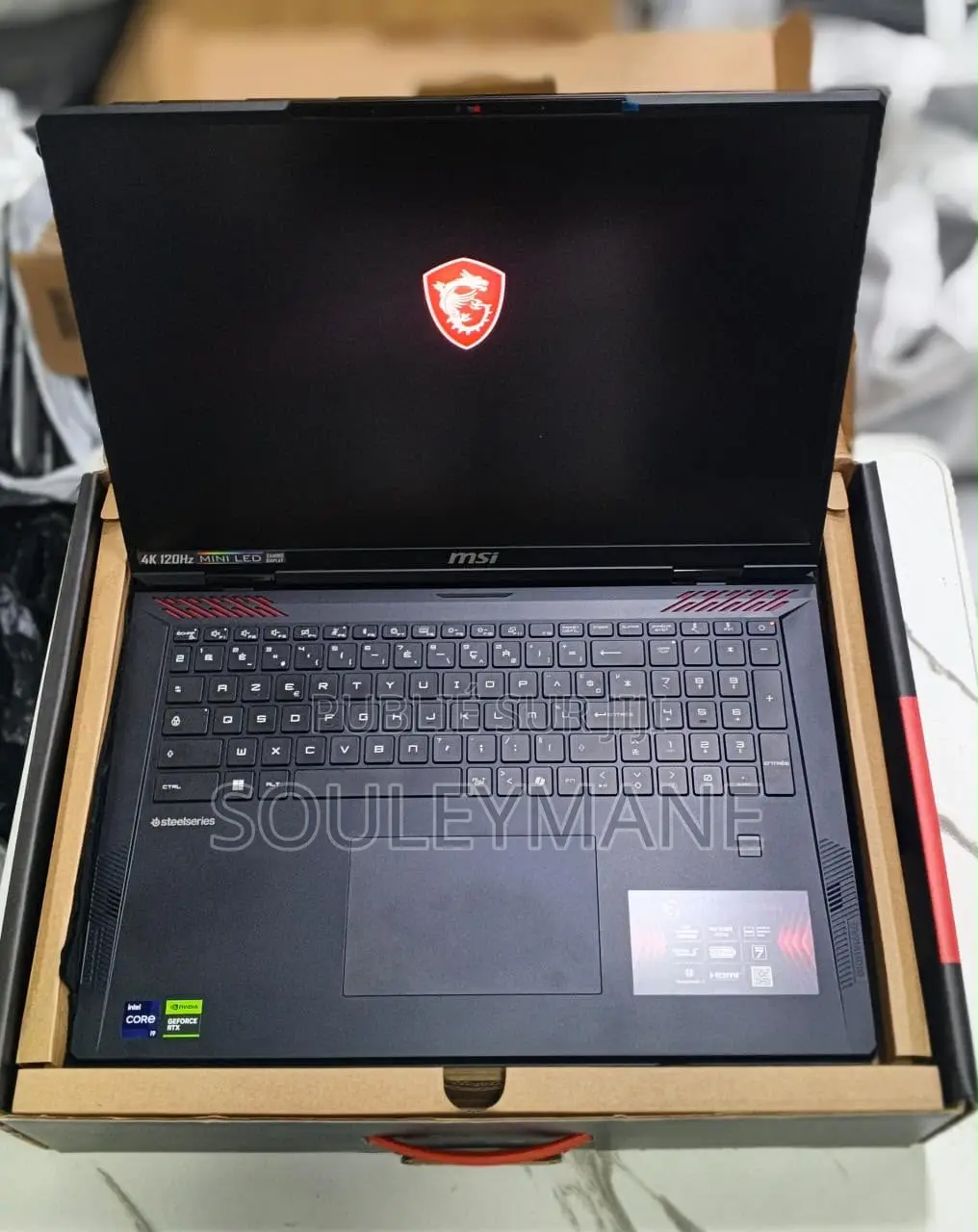 Nouveau MSI Raider 18 HX AI A2XW 64GB Intel Core i9 SSD 2T