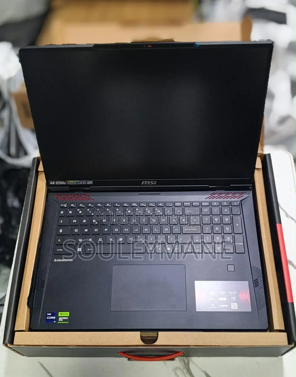 Nouveau MSI Raider 18 HX AI A2XW 64GB Intel Core i9 SSD 2T