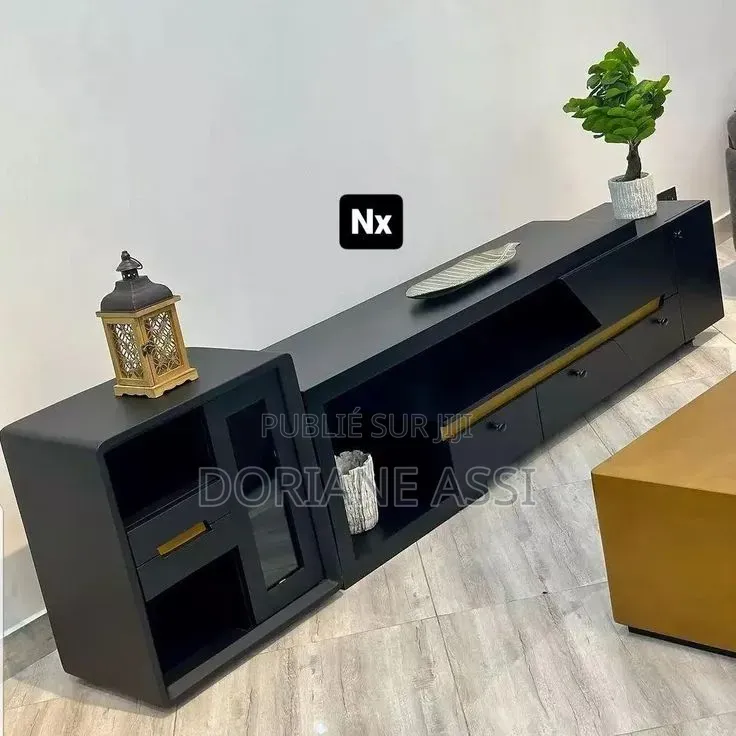 C'est Une Meuble TV Très Épuré Et Moderne