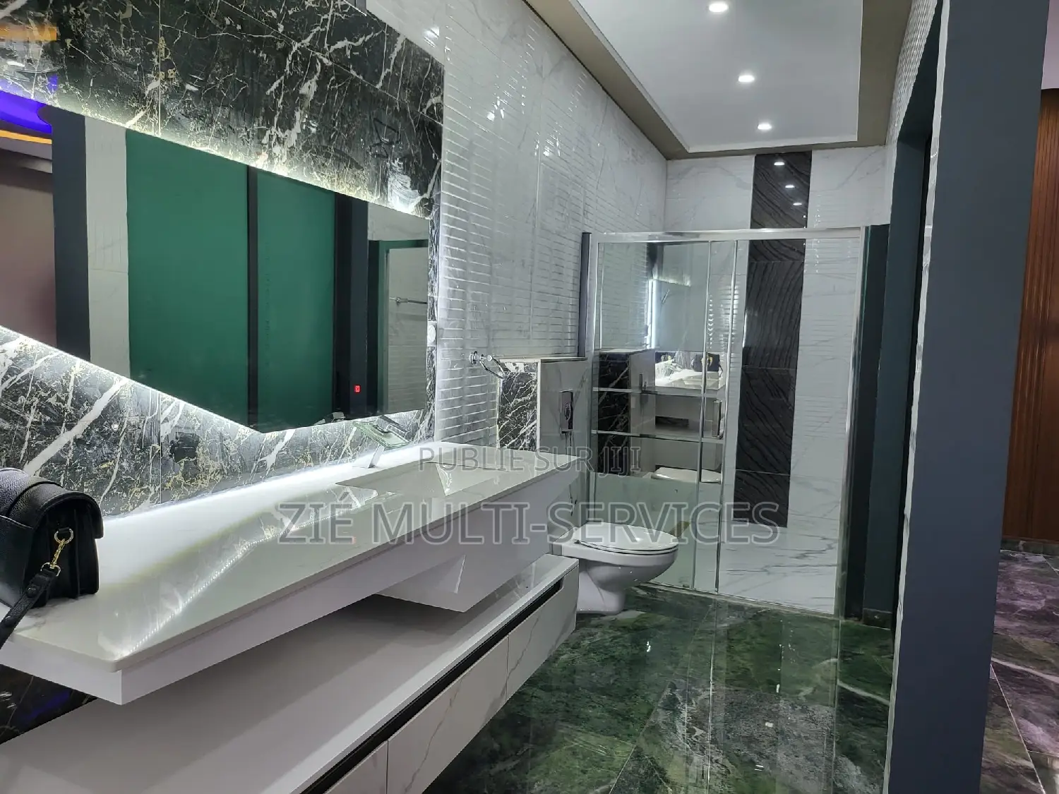 Furnished 10chbre Duplex dans Zié Multi-Services, Grand-Bassam