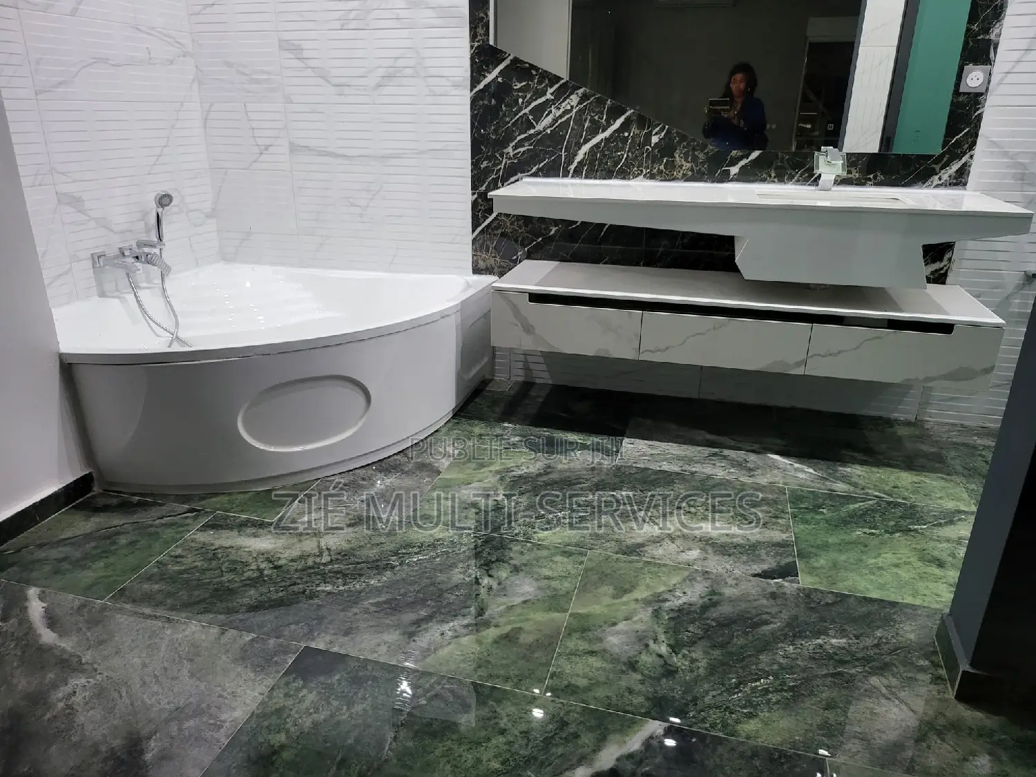 Furnished 10chbre Duplex dans Zié Multi-Services, Grand-Bassam