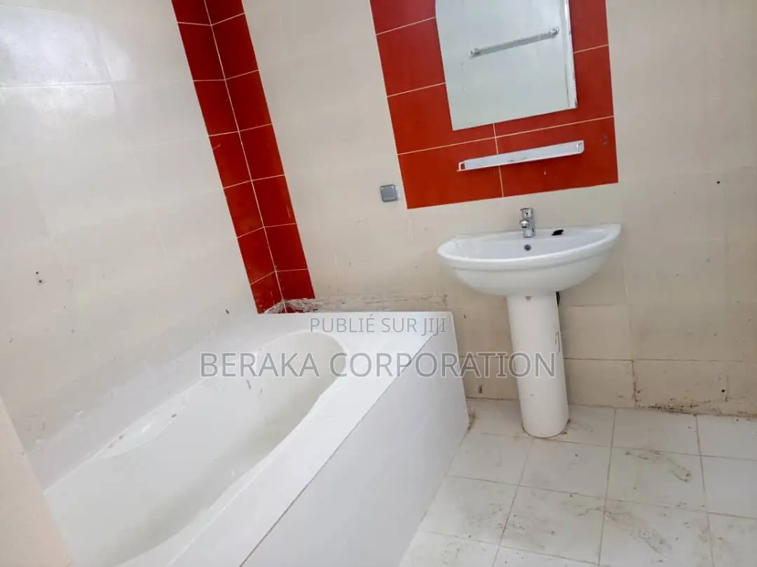 4chbre Duplex dans Beraka Corporation, Bingerville à Louer