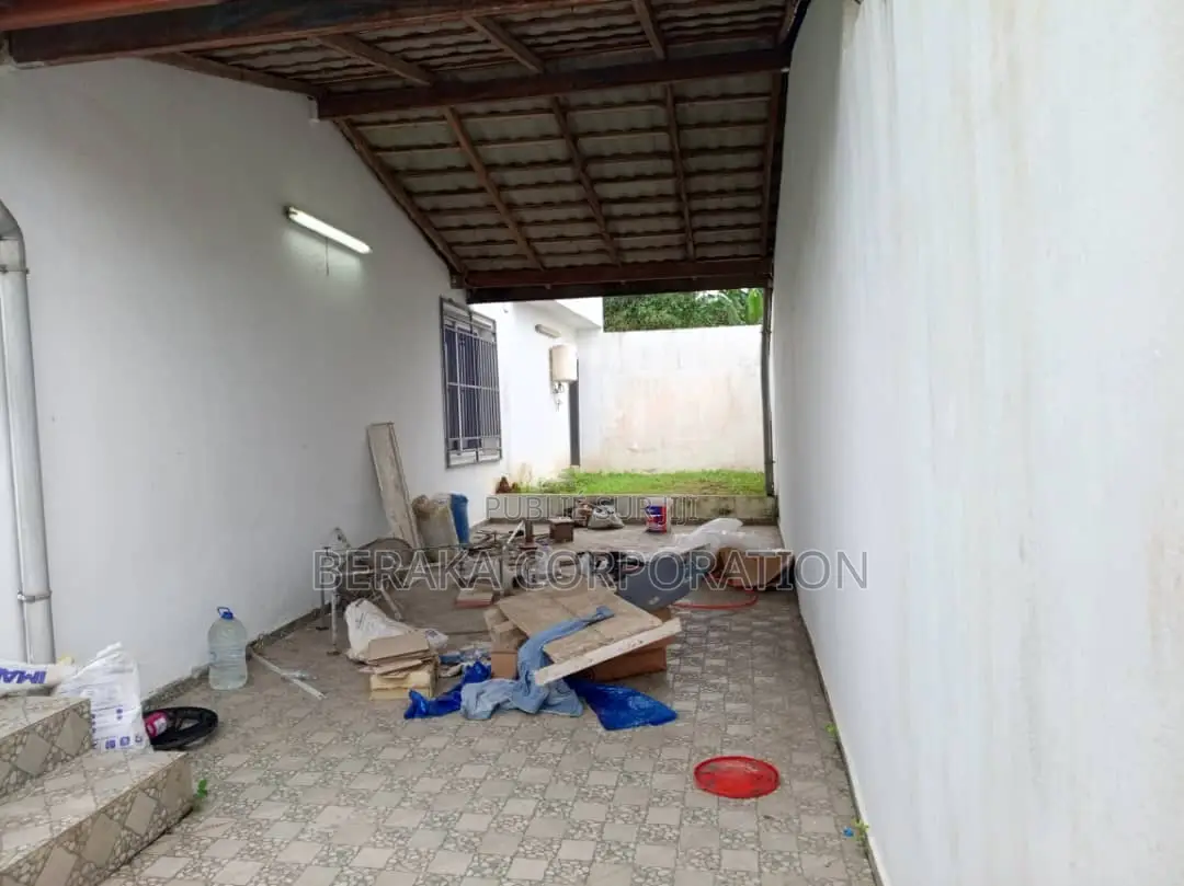 4chbre Duplex dans Beraka Corporation, Bingerville à Louer